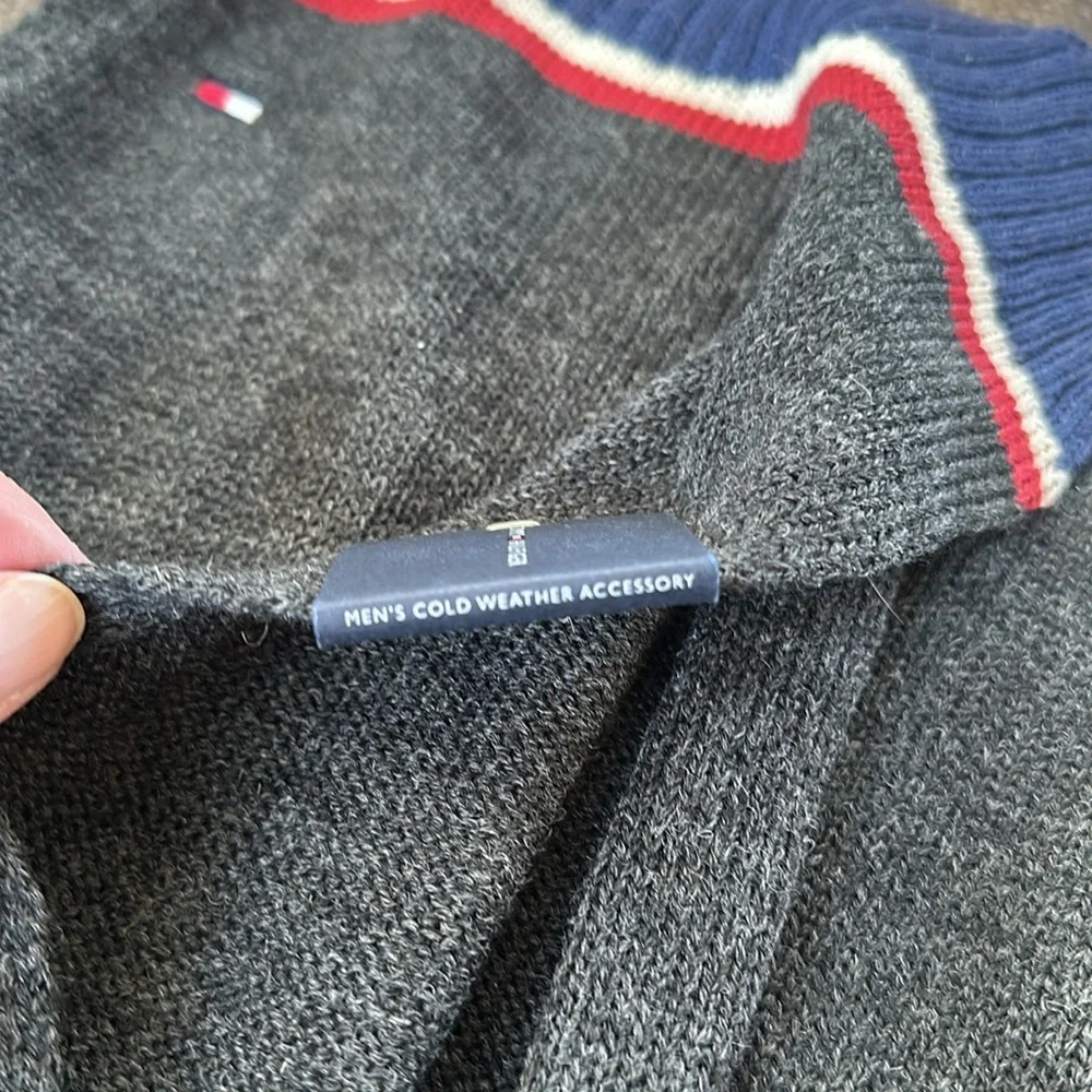 Tommy Hilfiger Men’s Cold Weather Charcoal Gray Scarf NWT